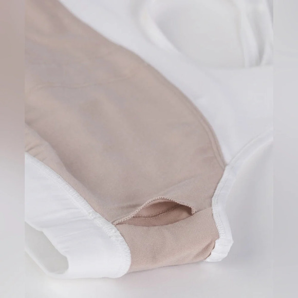 Lululemon Move Bra~ White ~ size 6 - Picture 3 of 9